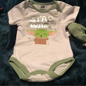 ⭐️4/$25⭐️ Star Wars Baby Yoda Unisex Bodysuit with Hat